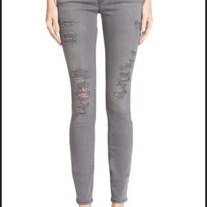 FRAME DENIM "LE SKINNY DE JEANNE" DESTROYED STRETCH JEANS IN GREY SHRED SIZ 25